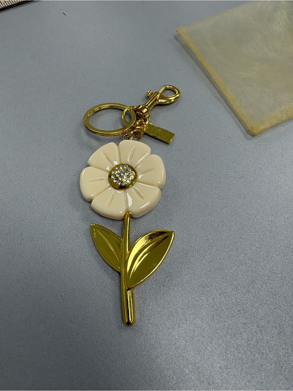 Floral Crystal Center Keychain Charm - Cream & Gold